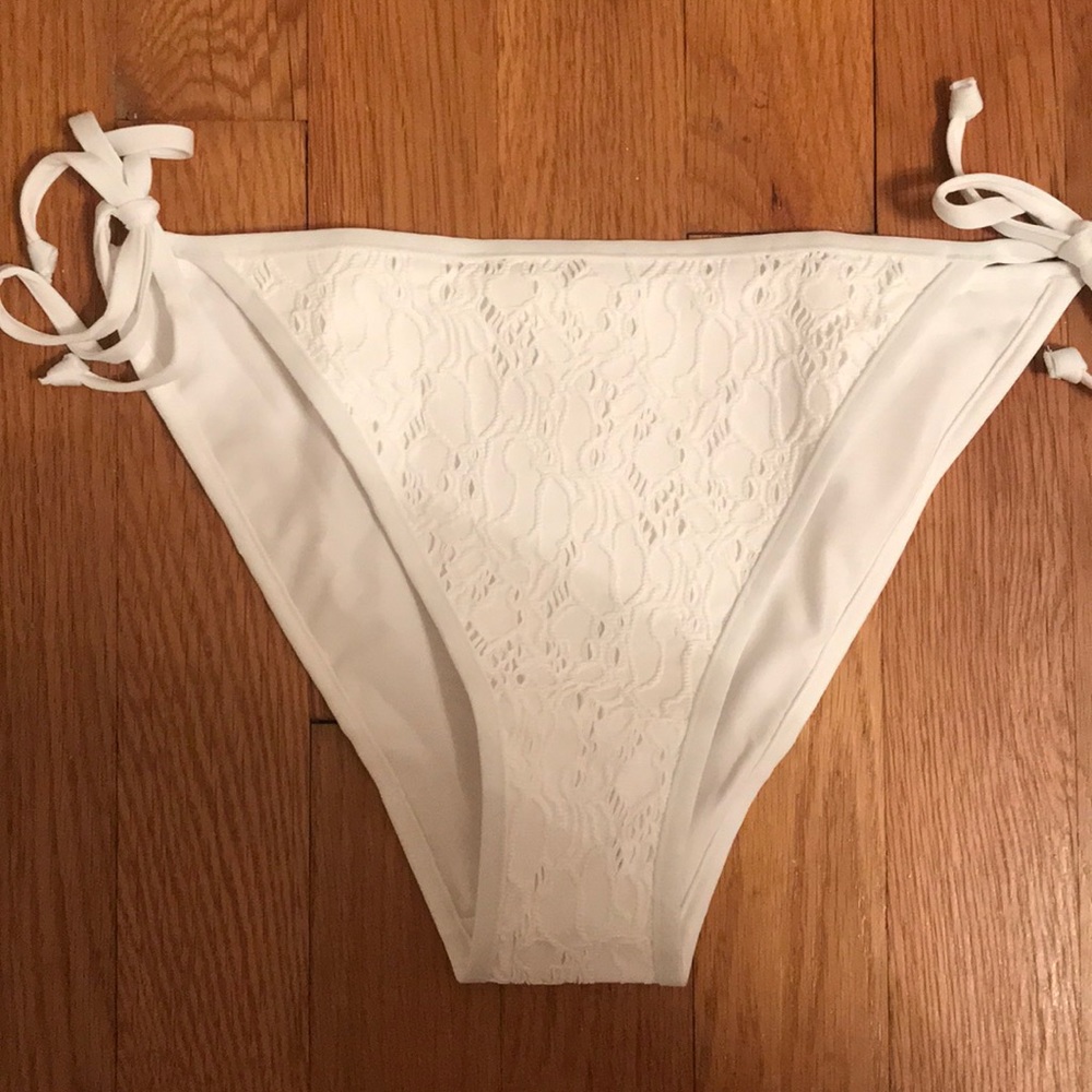 White lace bikini bottom from H&M